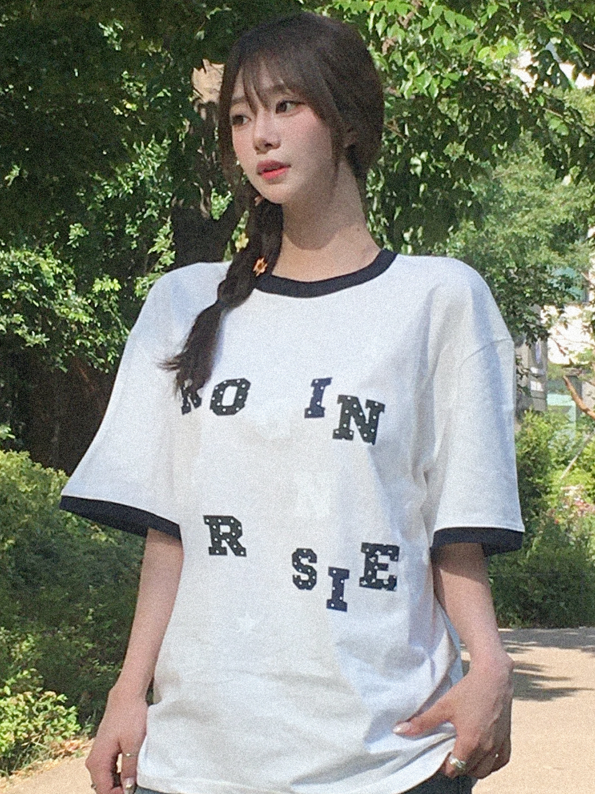 로긴 앤 로지(ROGIN N ROSIE) Logo Spell Point Starry Ringer T-shirt White
