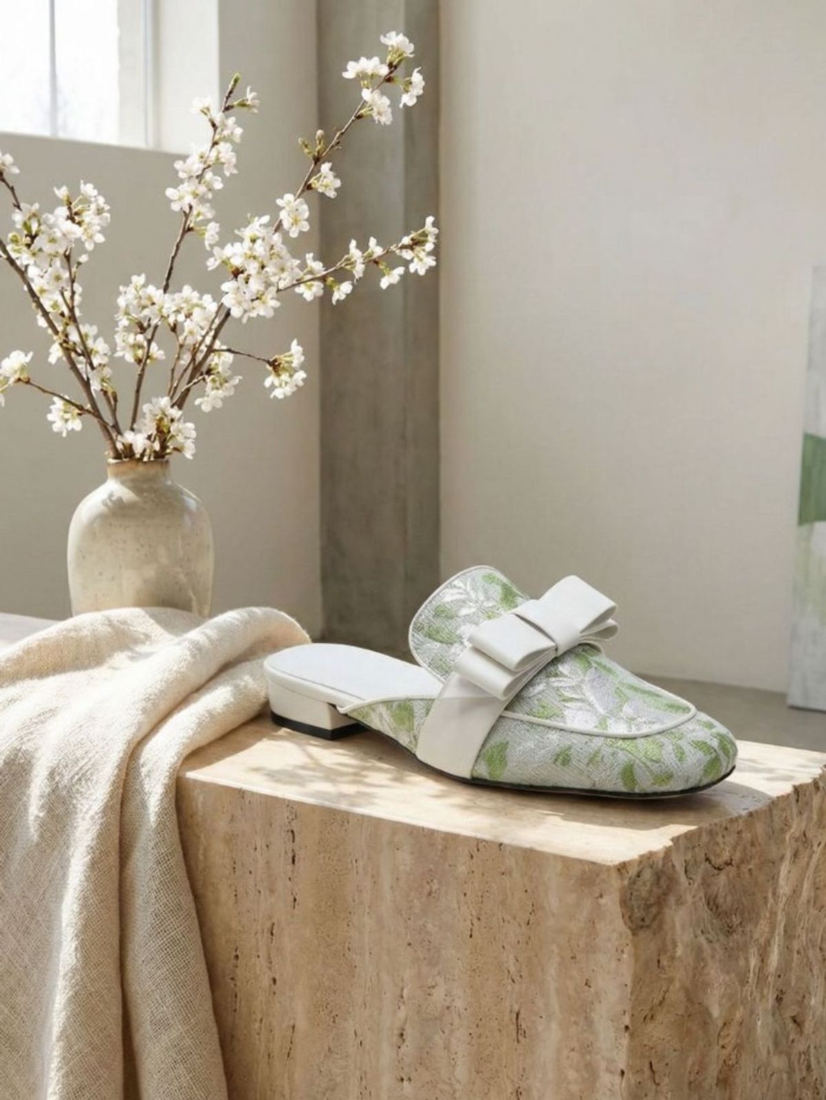인더발코니(IN THE BALCONY) 26 CLOVERIE - Soft Acacia