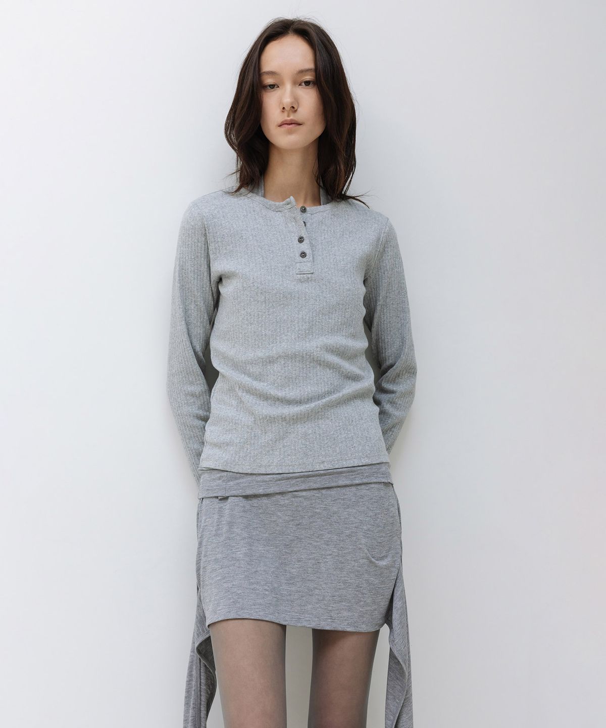인사일런스 우먼(INSILENCE WOMEN) W 리브 헨리넥 롱슬리브 MELANGE GREY