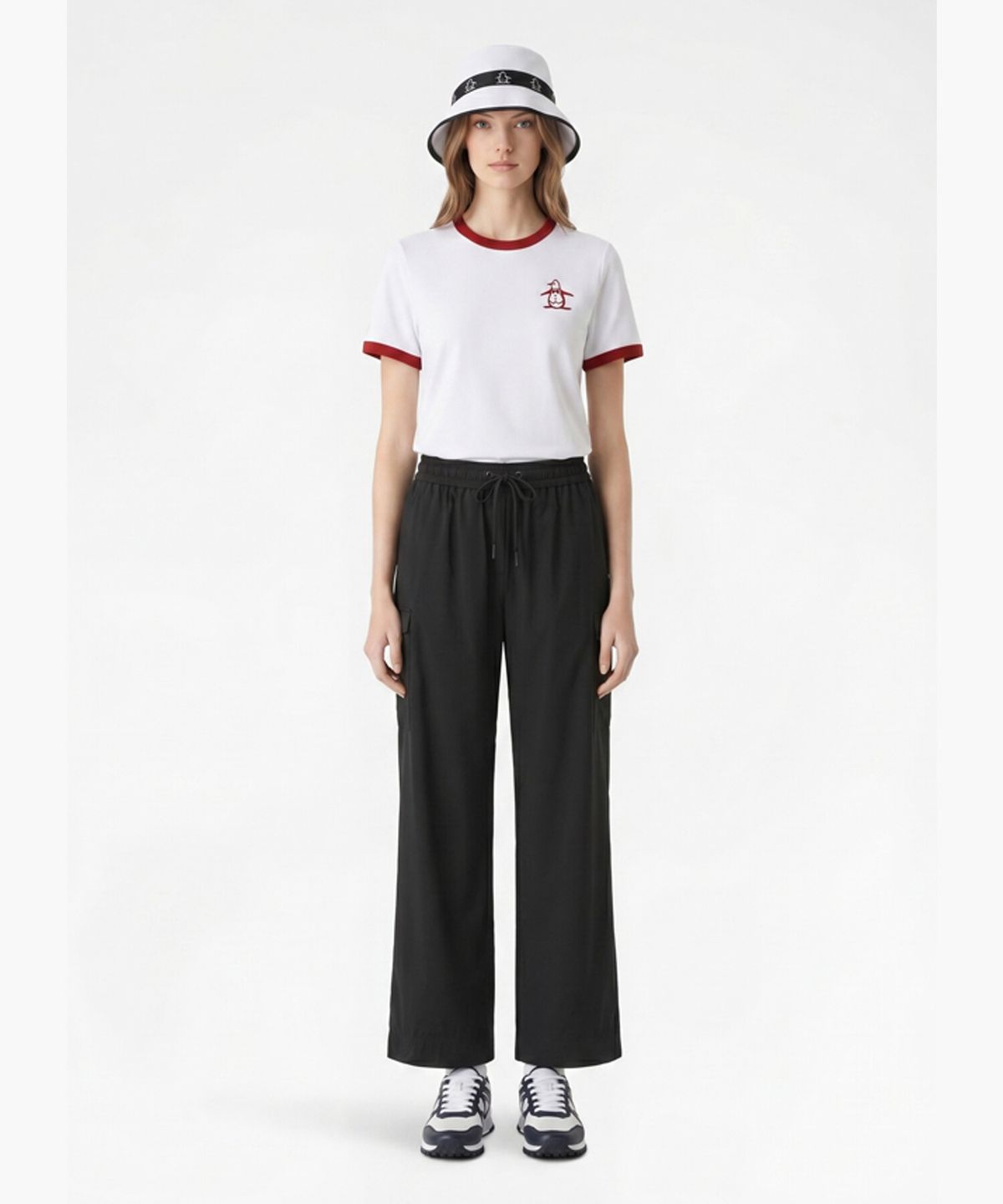 먼싱웨어(MUNSINGWEAR) 여성 우븐 밑단 변형 팬츠 블랙 MR222LPT45