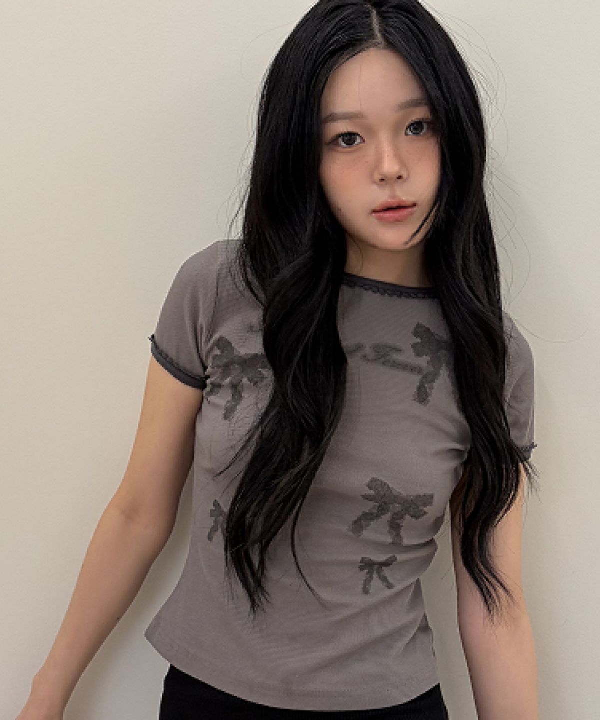 로긴 앤 로지(ROGIN N ROSIE) Ribbon Printed Slim Ringer T-shirt Light grey