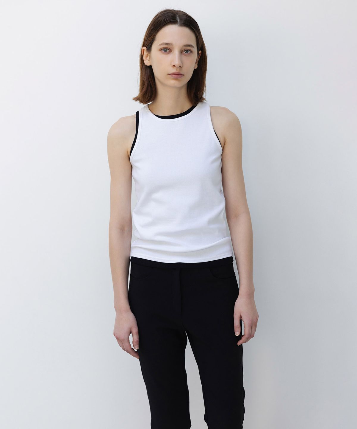 인사일런스 우먼(INSILENCE WOMEN) 워시드 립 홀터 슬리브리스 WHITE