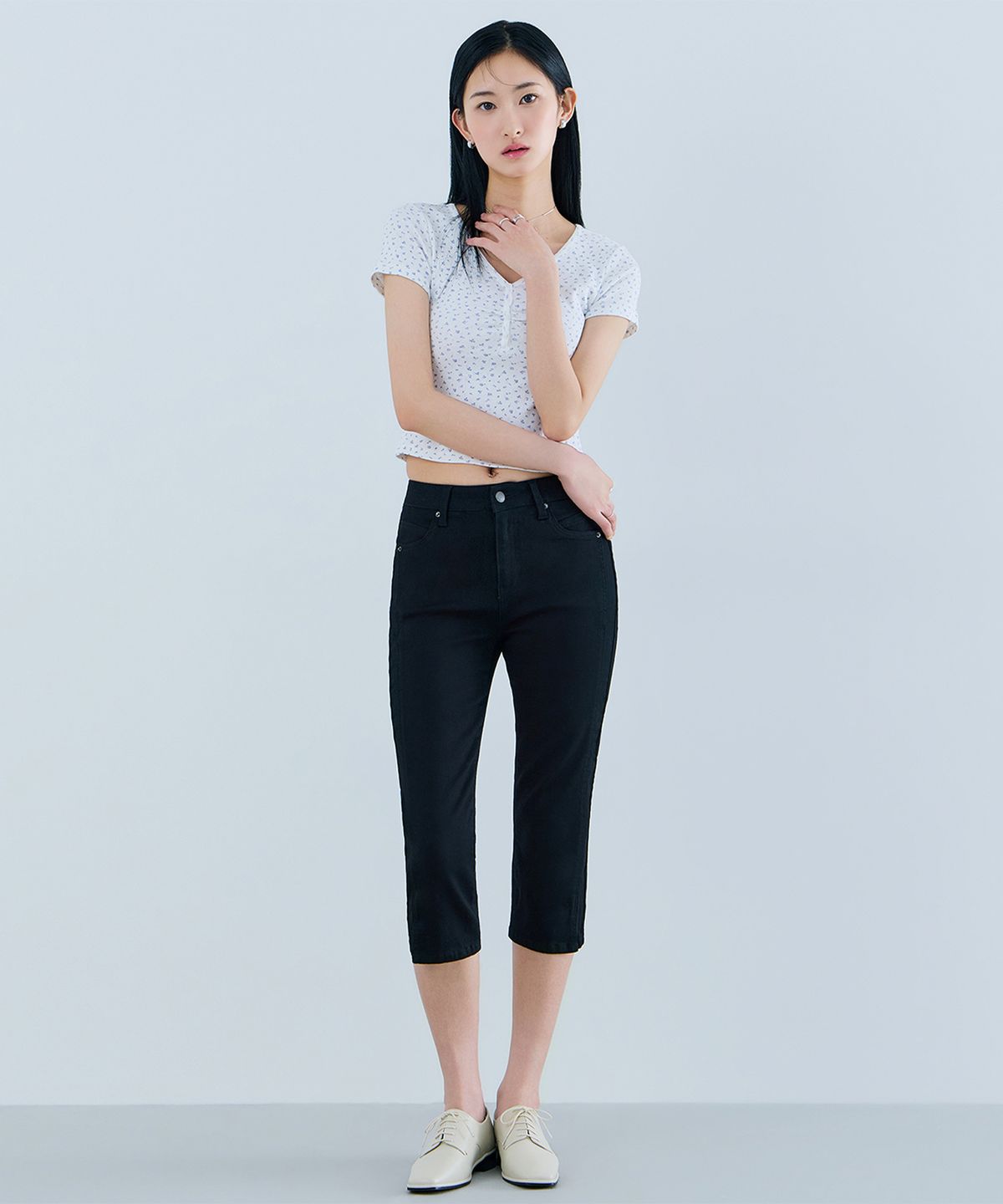 게스(GUESS) 1color 블랙 카프리 팬츠 OQ2D5983