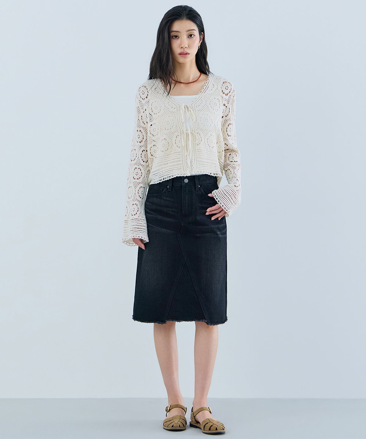 게스(GUESS) 1color 밑단 풀림 BLK 미디움 스커트 OQ2D5940