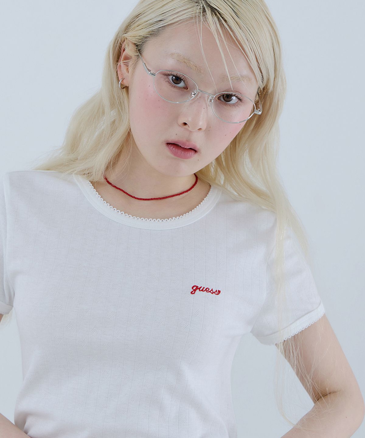 게스(GUESS) 3color 가슴 로고 반팔 티셔츠 OQ2K5456