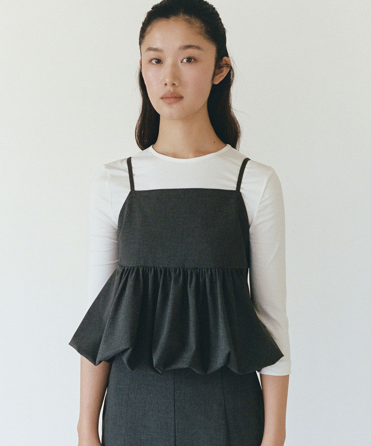 이보크에라(EVOKEERA) Florence Volume Sleeveless Blouse(Gray)