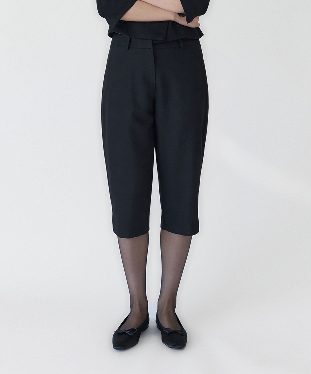 이보크에라(EVOKEERA) Stretch Diagonal Pocket Slit Capri Pants(Black)