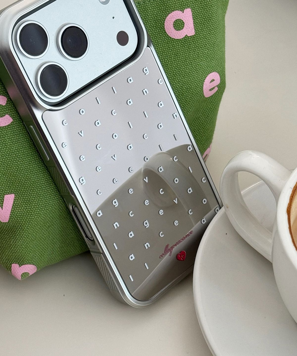 꼴라주바캉스(COLLAGEVACANCE) Col Pattern Mirror Silver Case (폰케이스) - White Alphabet