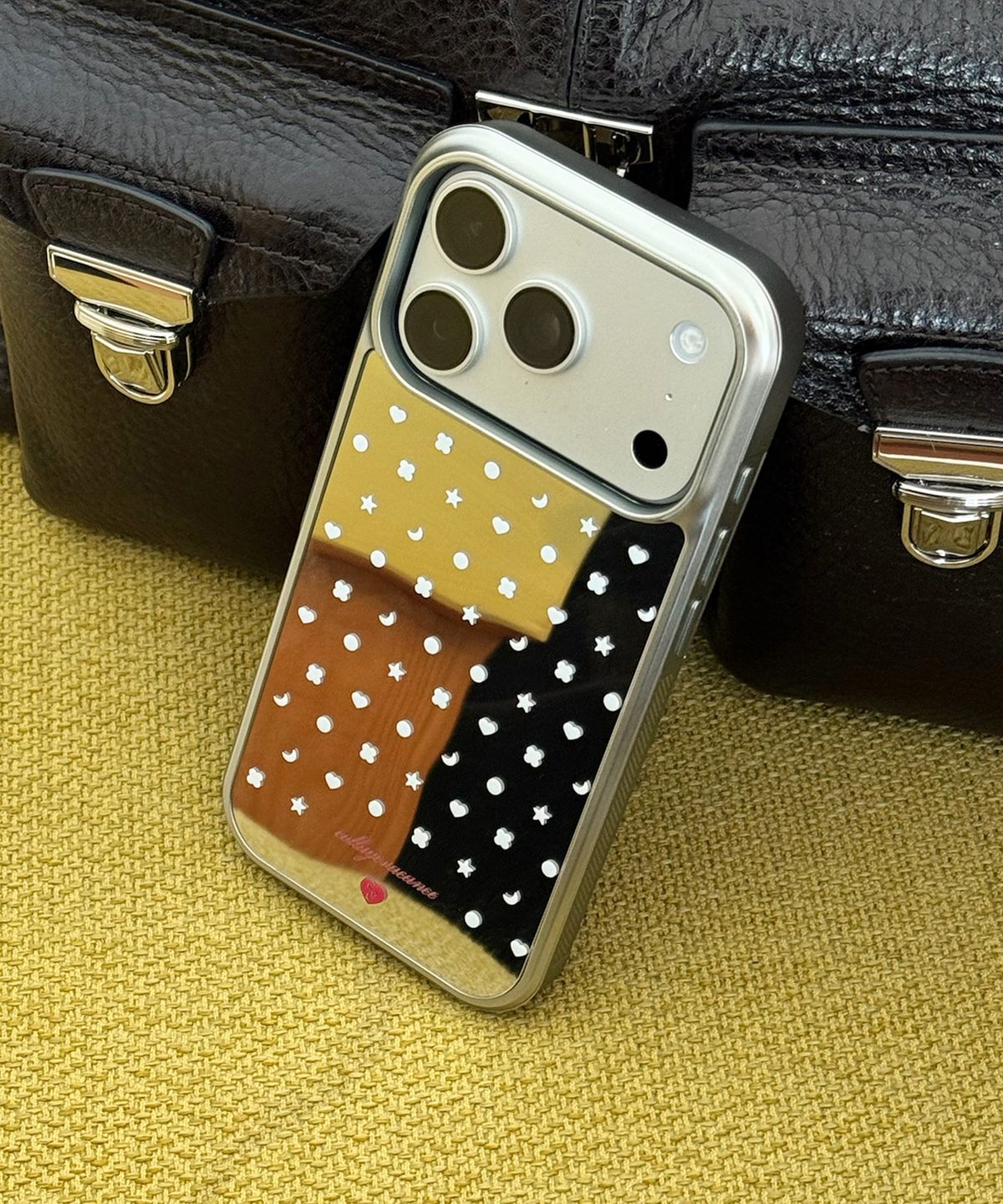 꼴라주바캉스(COLLAGEVACANCE) Col Pattern Mirror Silver Case (폰케이스) - White Shape