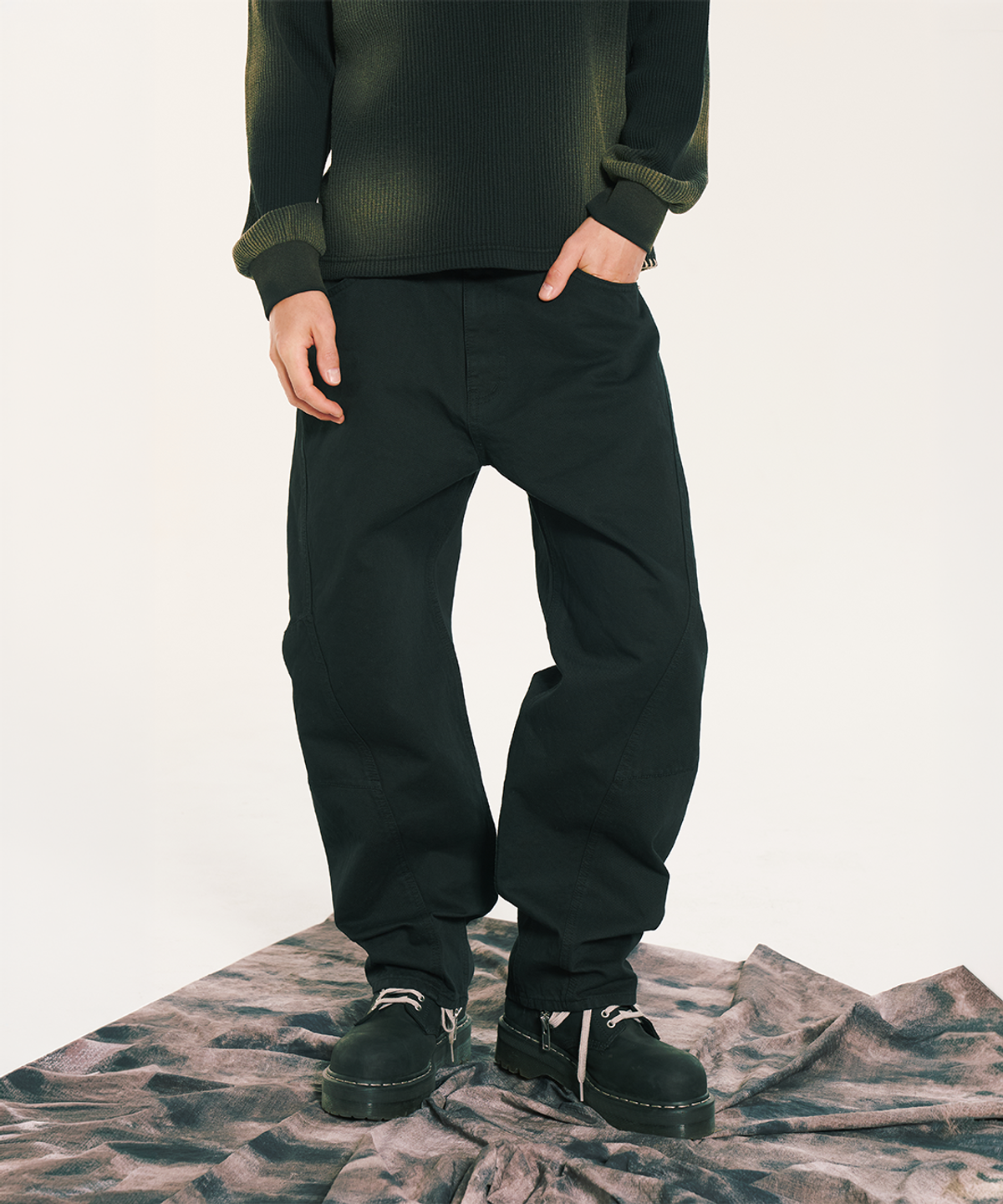 더 오피셜 레퓨지(THE OFFICIAL REFUGE) GARMENT OVER DYED OXFORD PANTS