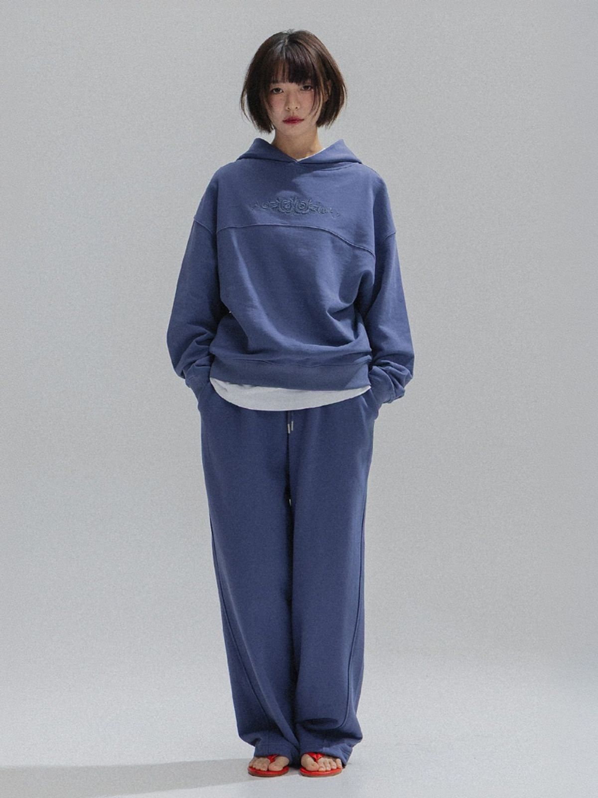앤하츠(ANNEHEARTS) Diagonal Wide Sweatpants_BLUE