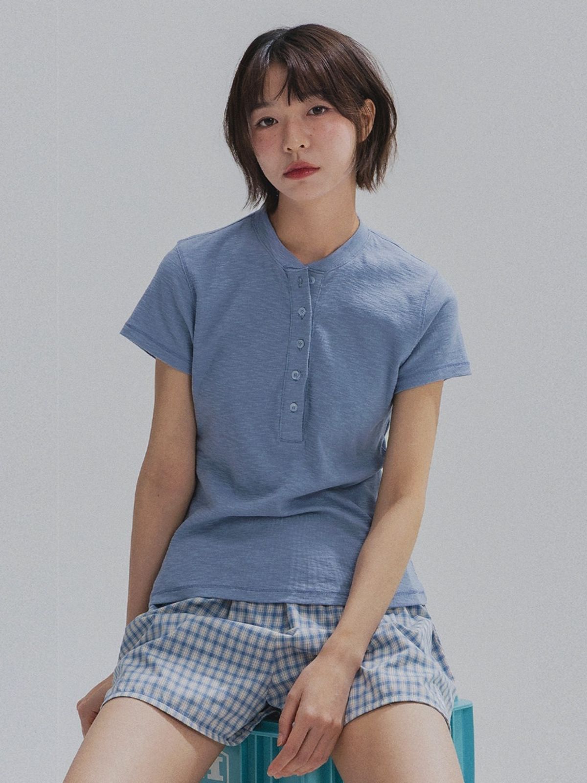 앤하츠(ANNEHEARTS) Henley Neck Cotton Tee_BLUE