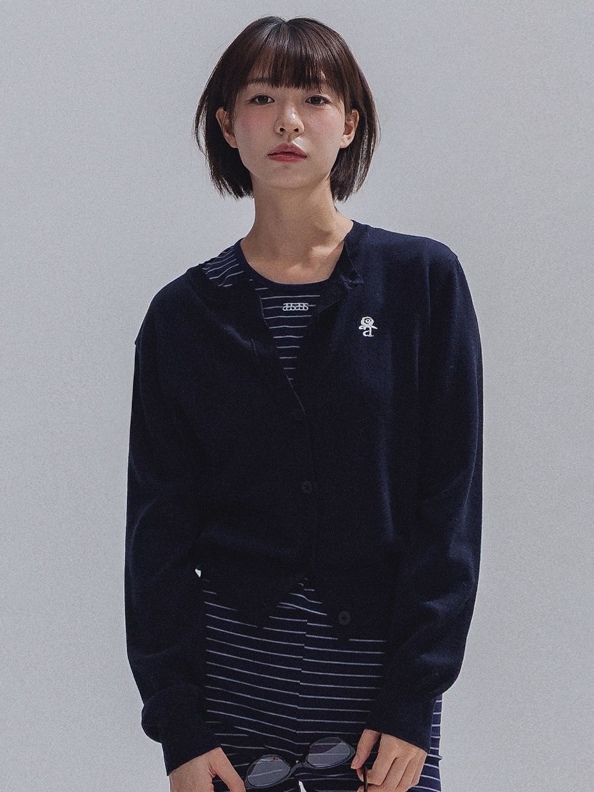 앤하츠(ANNEHEARTS) Floral Logo Wool Cardigan_NAVY