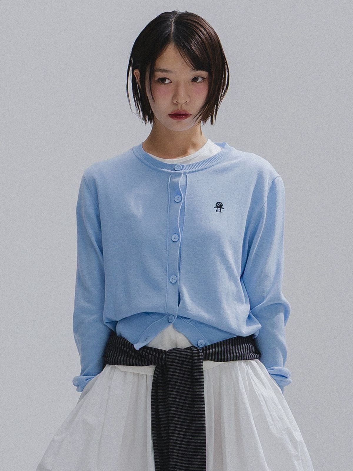 앤하츠(ANNEHEARTS) Floral Logo Wool Cardigan_BLUE