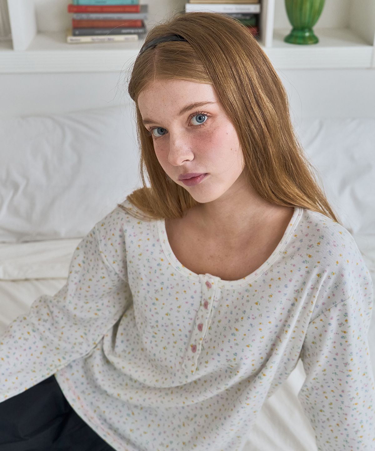 베이비블루니들즈(BABYBLUENEEDLES) Petit Flower Henley-neck T-Shirt WHITE