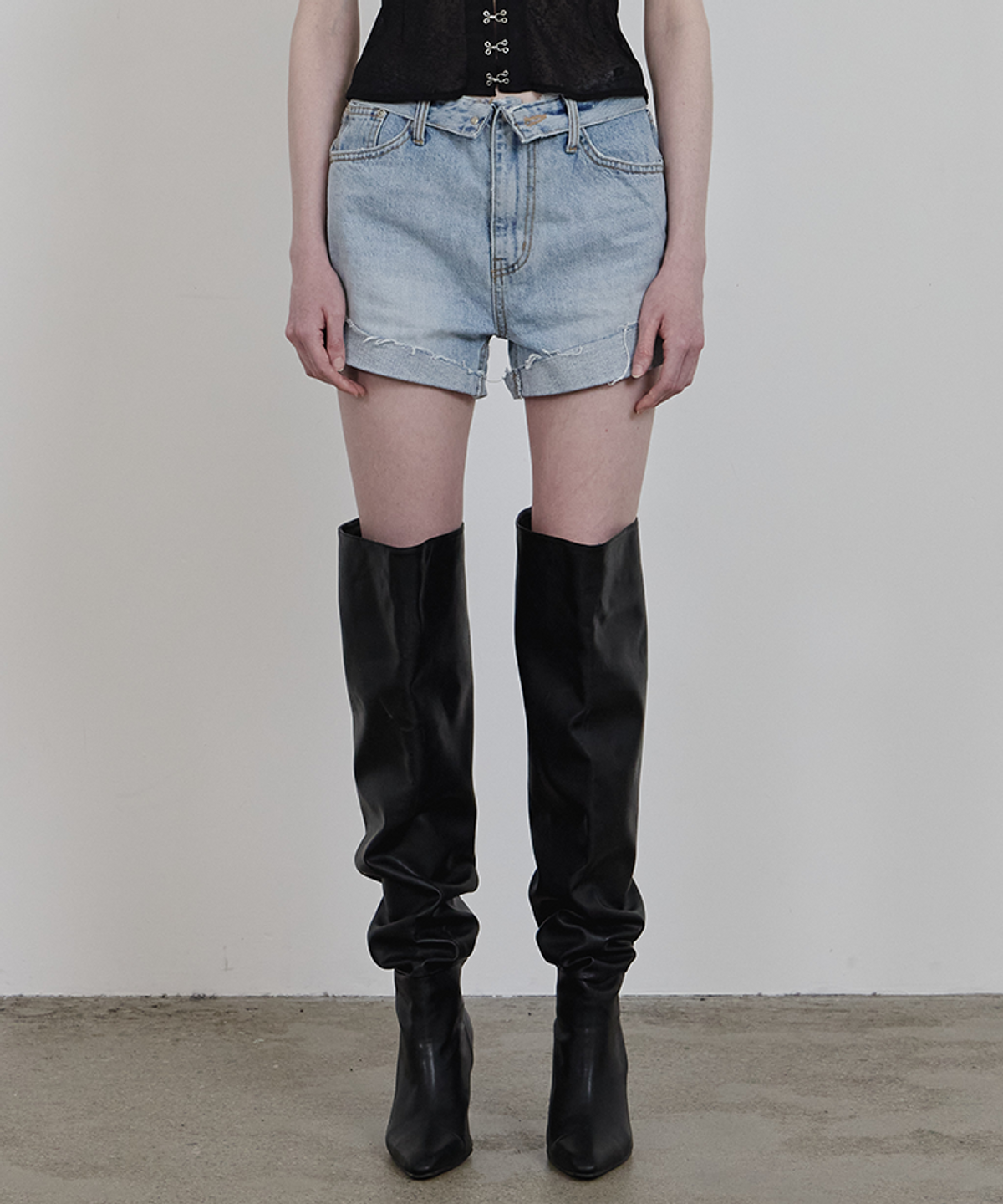 어니브(ANIV) FOLD DENIM SHORTS BLUE