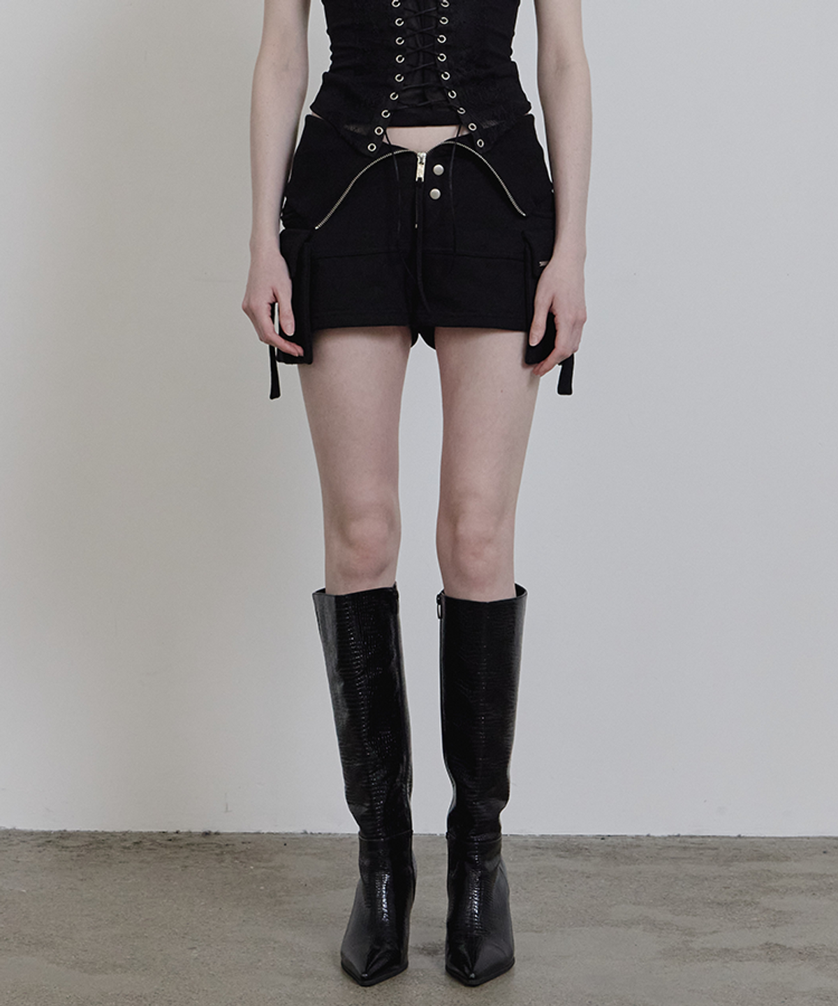 어니브(ANIV) MINI POCKET FOLD SHORTS BLACK