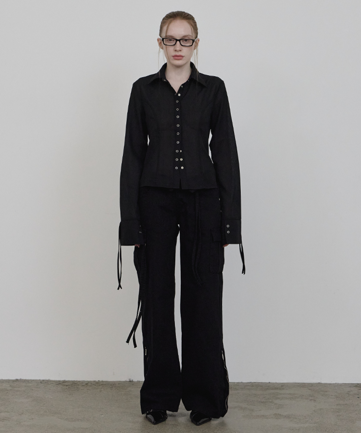 어니브(ANIV) CARGO STRING BOOT CUT PANTS BLACK