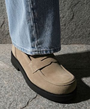 [SECOND.A] 미니멀 볼드쉐입 스웨이드 페니로퍼 2NDF4800BS [SAND]