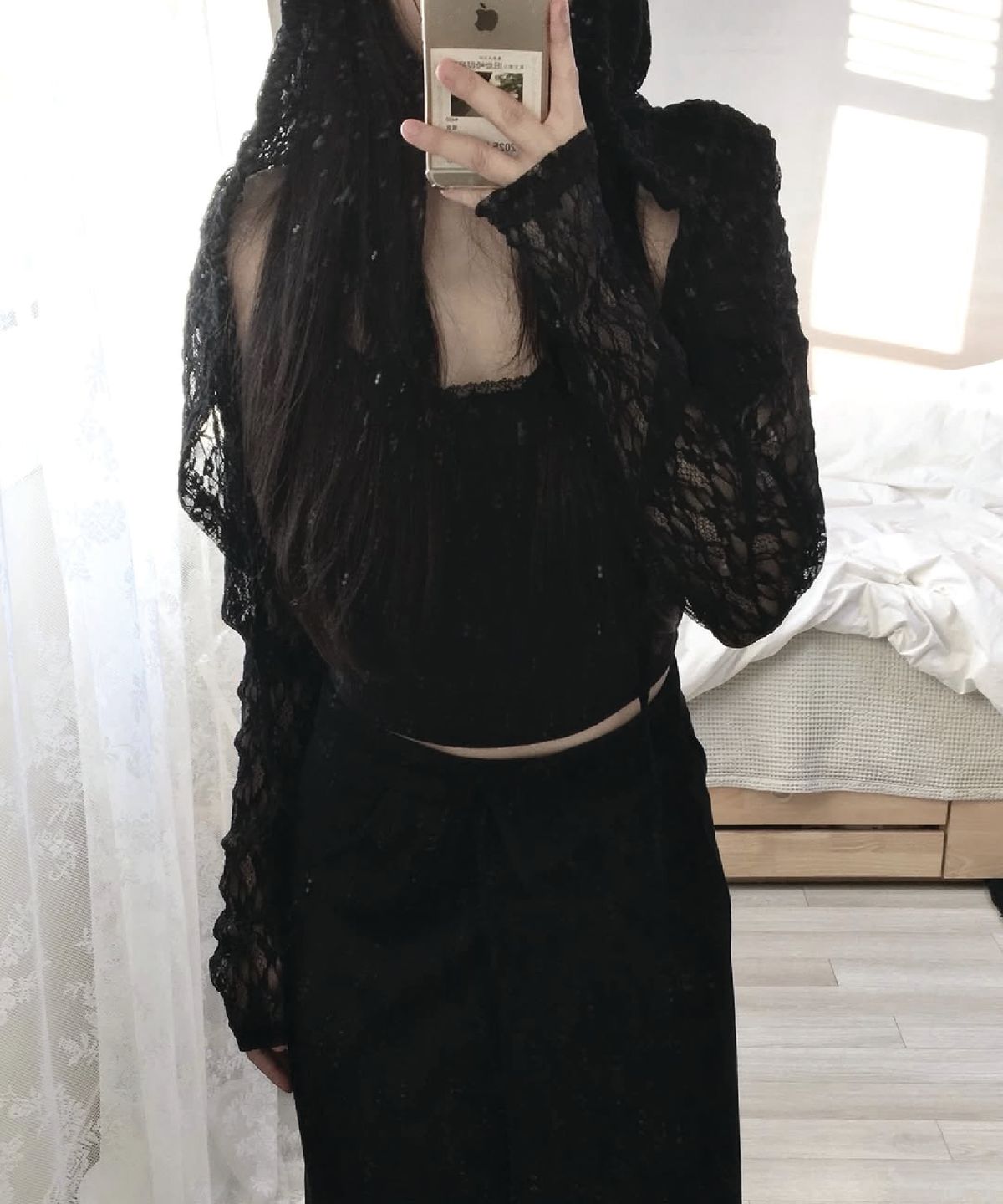 컷아웃(CUTOUT) 아머드 메쉬 후디- 블랙