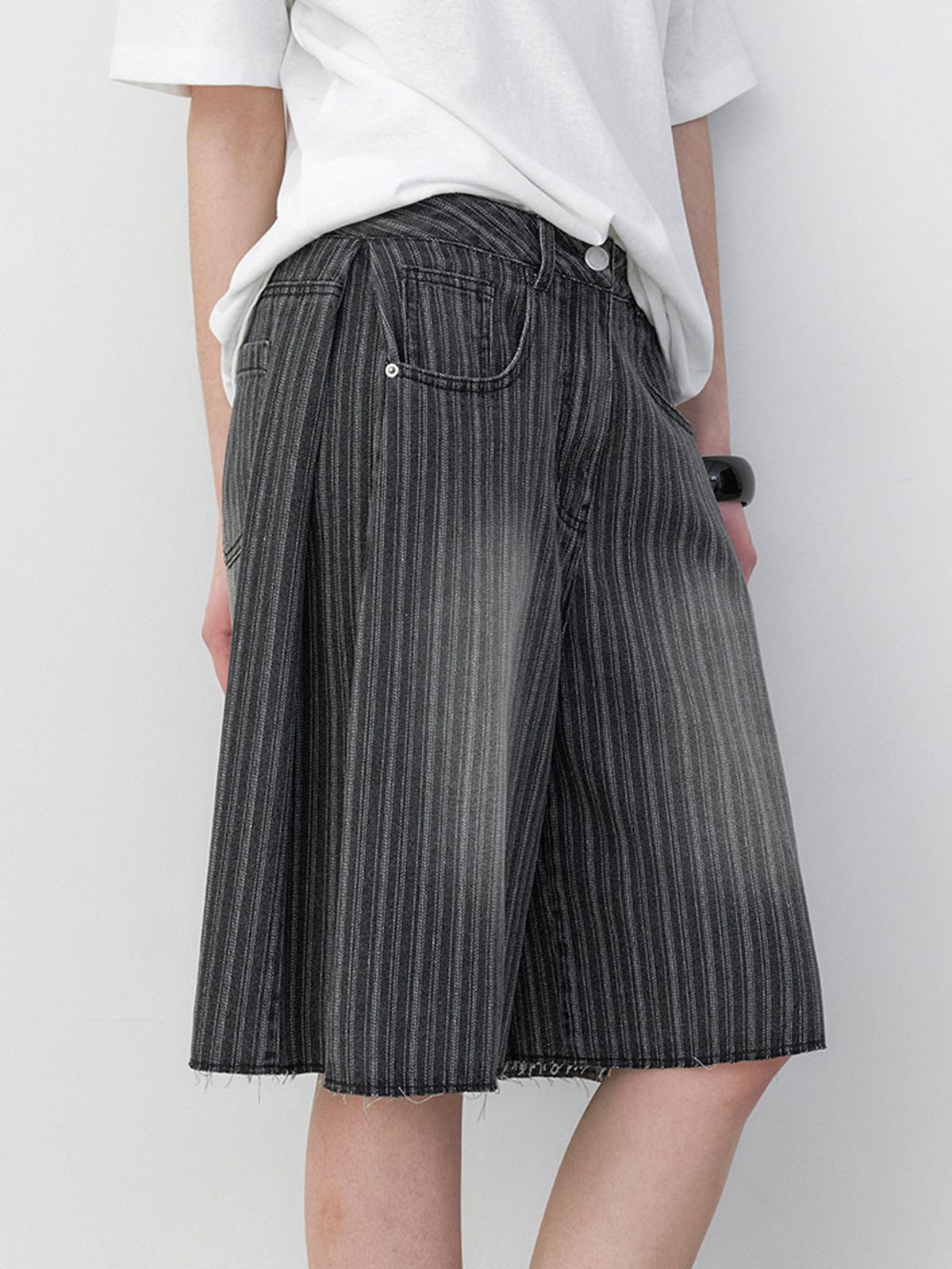 아틀리에 나인(ATELIER NAIN) STRIPE TUCK BERMUDA DENIM PANTS (PT-5765)