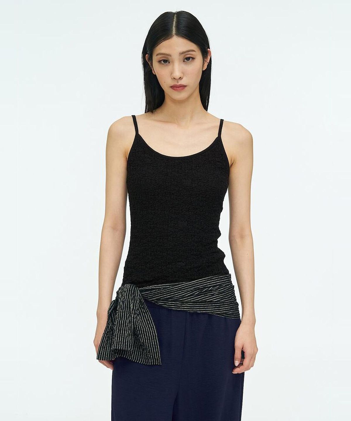 앙개(ANGGAE) Textured Camisole  Black