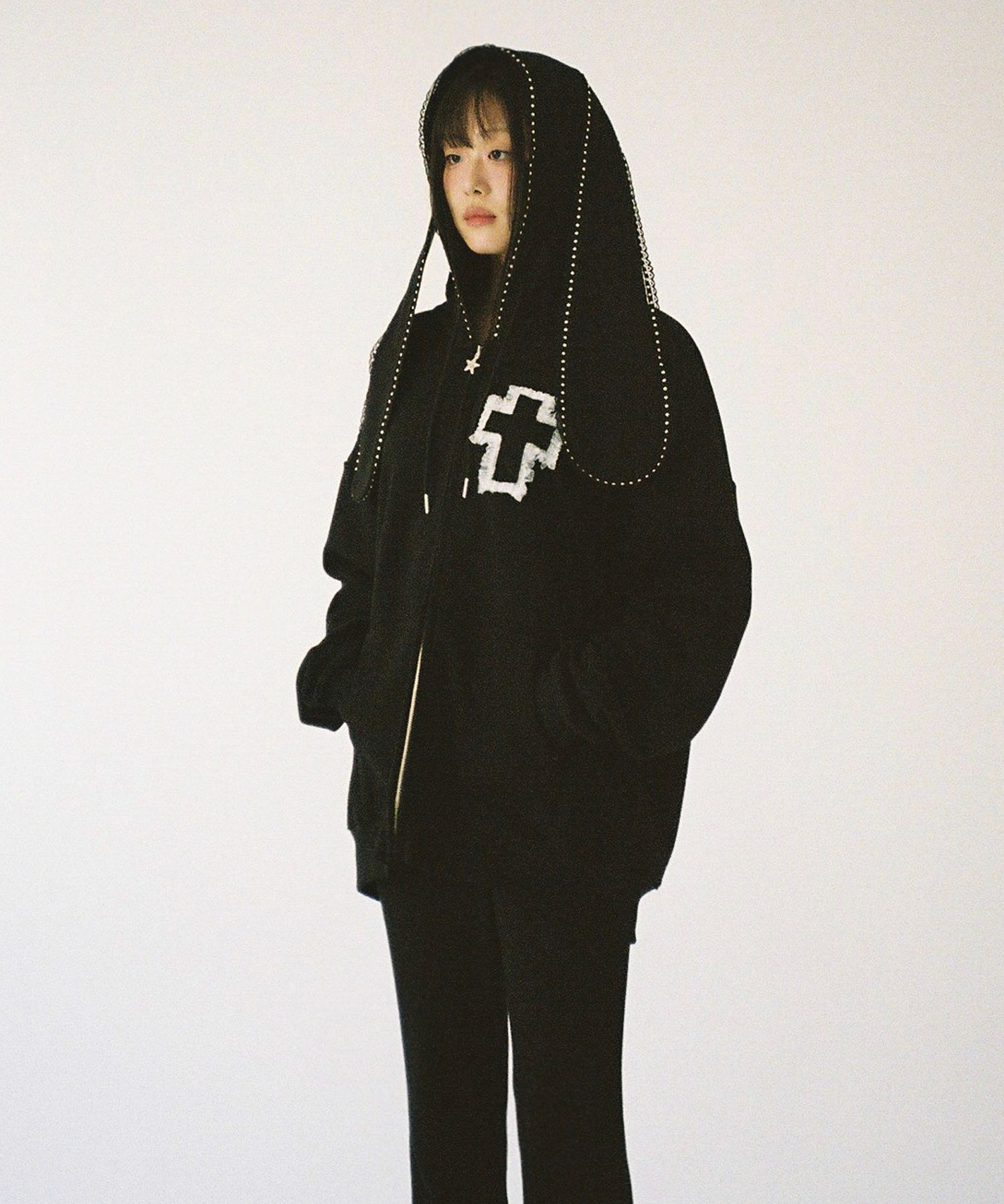 MUSINSA公式 | CLUT STUDIO 十字架ウサギ耳ジップアップフードパーカー 