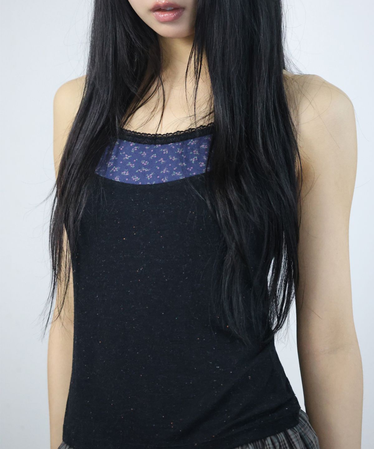 오드미(ODDME) 플라워 레이스 슬리브리스-블랙