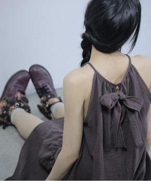 리본 포인트 슬리브리스 원피스-딥브라운