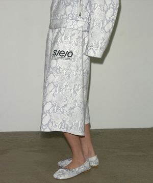 PYTHON LOGO BIG SWEAT SHORTS WHITE