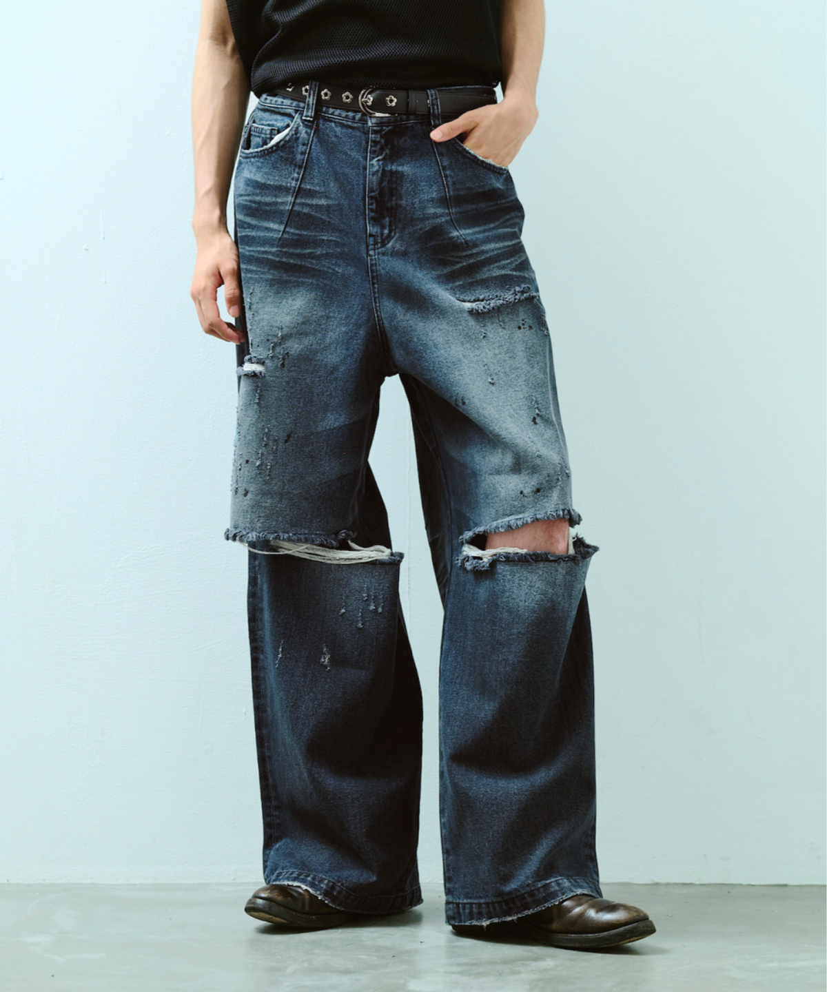 캠퍼우드(CAMPHORWOOD) 와이드 배기 브로큰 데님 트라우저_인디고 블랙