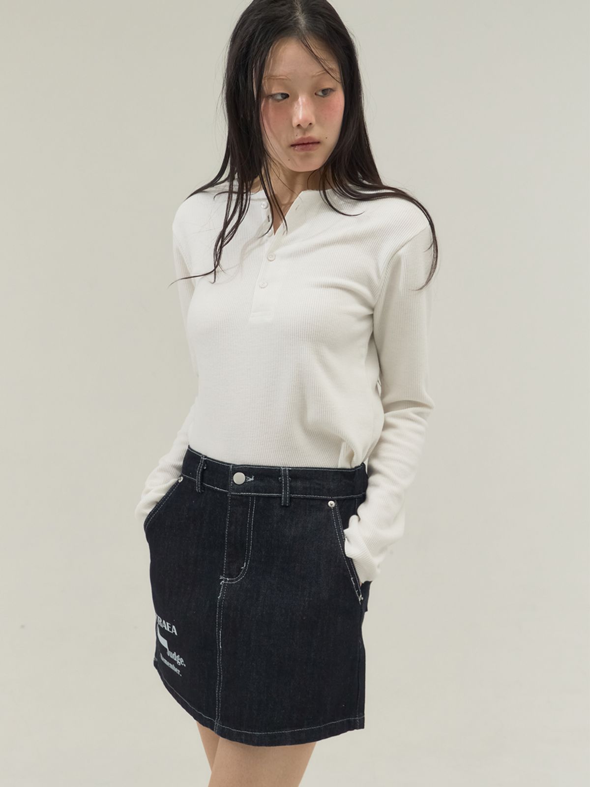 쏘리, 투 머치 러브(SORRY, TOO MUCH LOVE) Stretch Rib Jersey Button Placket Top_White