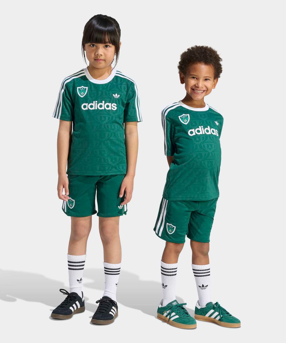 아디다스 키즈(ADIDAS KIDS) 아디다스 X 디즈니 쇼츠 저지 세트 키즈 - 그린 / KC8432