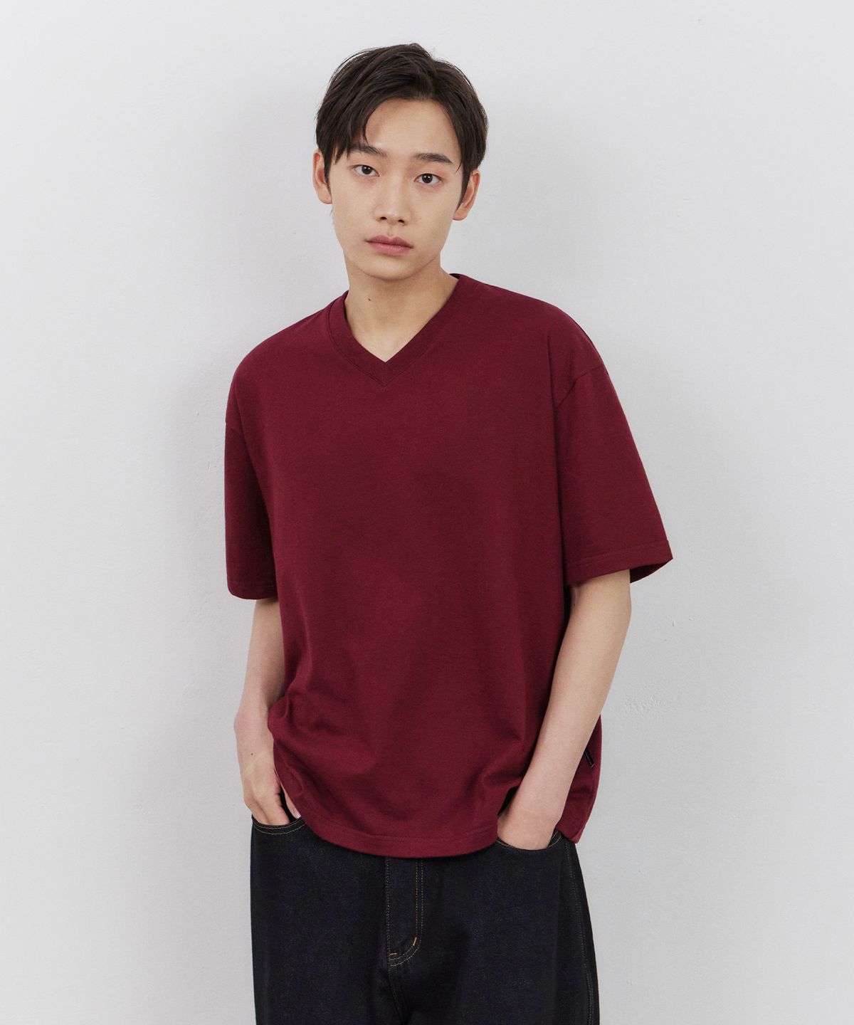 어반스터프(URBANSTOFF) 에센셜 브이넥 티 (버건디)