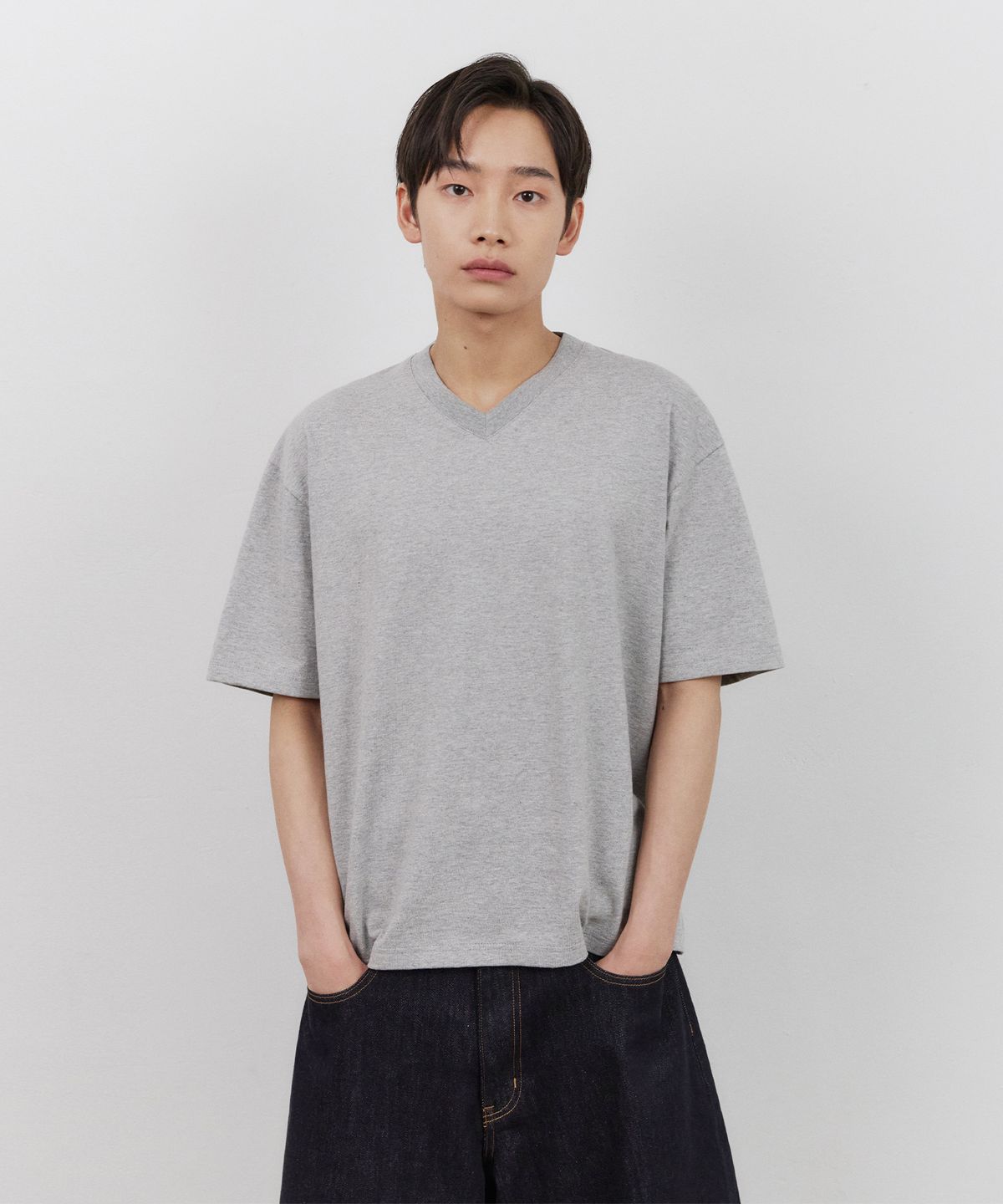 어반스터프(URBANSTOFF) 에센셜 브이넥 티 (멜란지)
