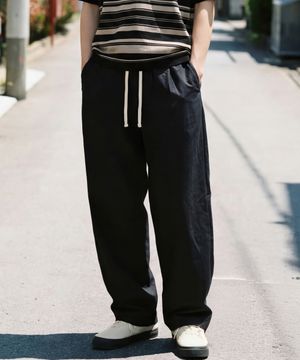 힌지 원턱 커브드 팬츠 블랙 ISLP2699