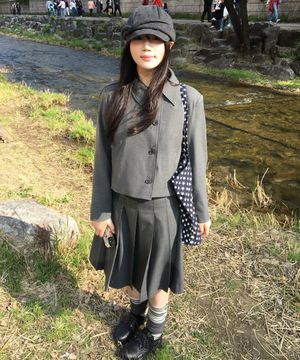 [세트] 오블리크 버튼 크롭 재킷 & 팬던트 디테일 플리츠 스커트