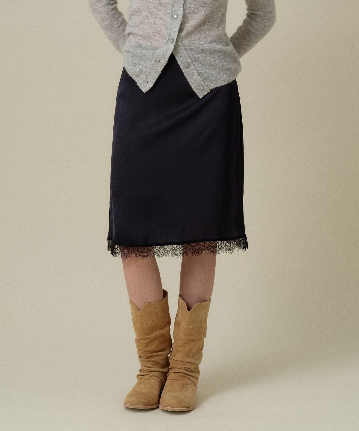 망고매니플리즈(MANGO MANY PLEASE) AILE SATIN LACE SKIRT_NAVY