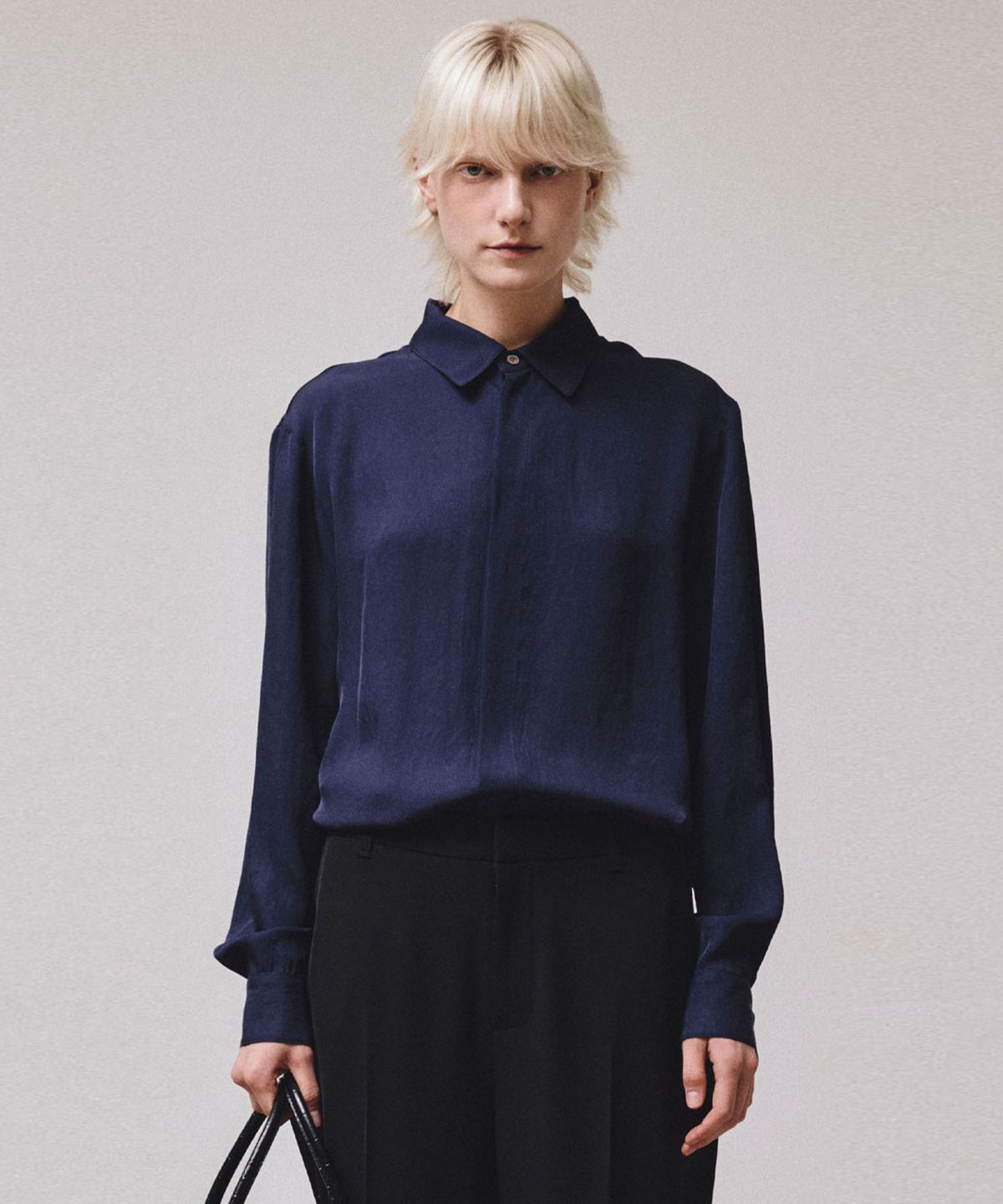 비자비(VIS A VIS) TWILL BUTTON DOWN DRESSY EASY SHIRT (NAVY)