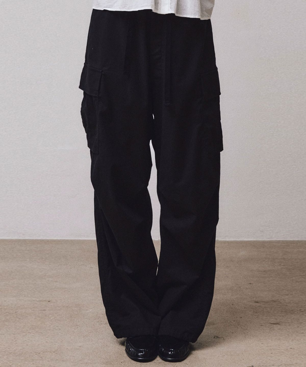 비자비(VIS A VIS) COTTON NYLON CARGO PANTS (BLACK)
