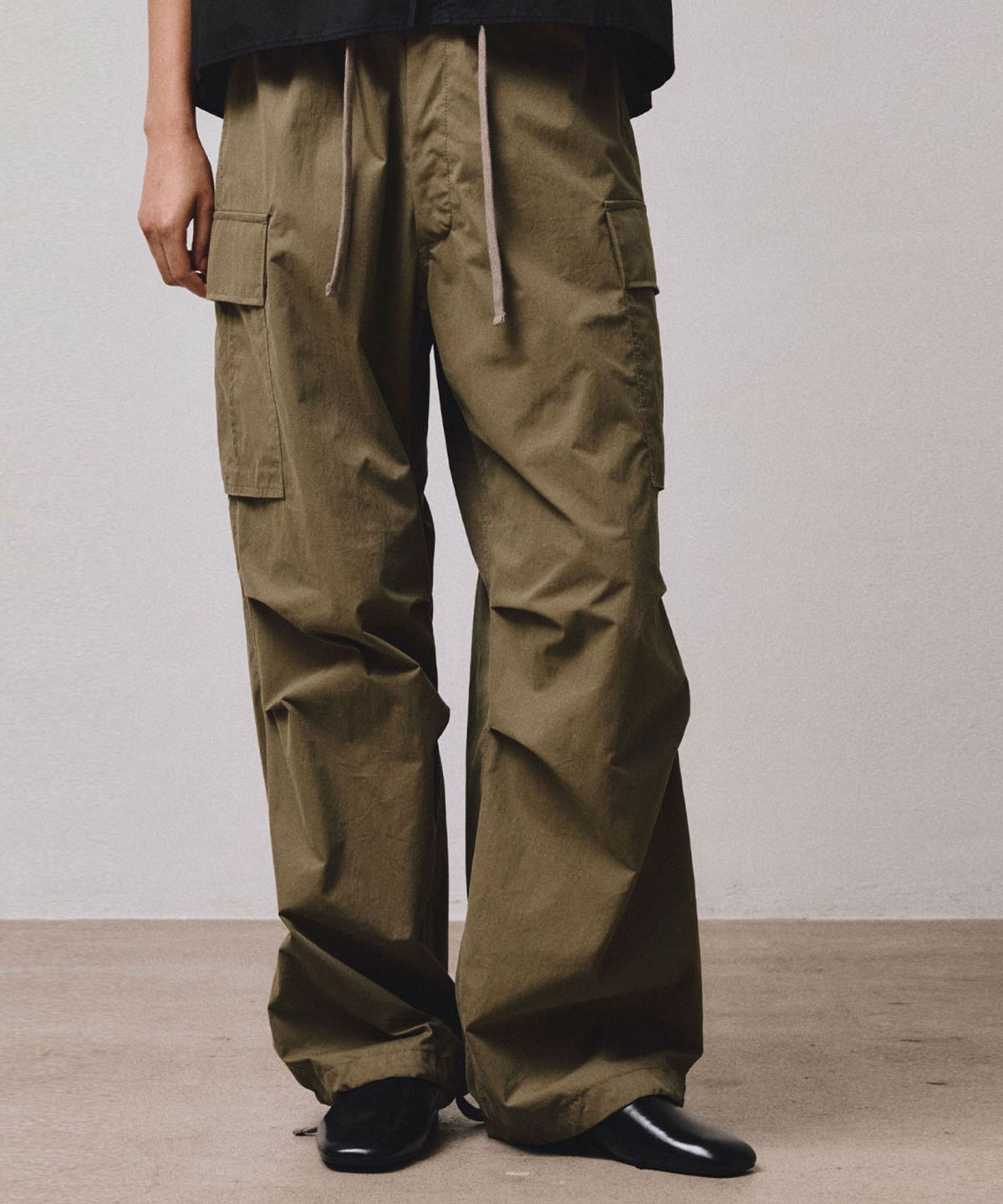 비자비(VIS A VIS) COTTON NYLON CARGO PANTS (KHAKI)