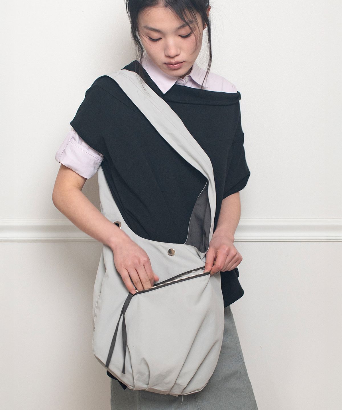 온스카(ONSKA) REVERSIBLE POCKET HALF BAG (DEEP GREEN & KHAKI GREY)