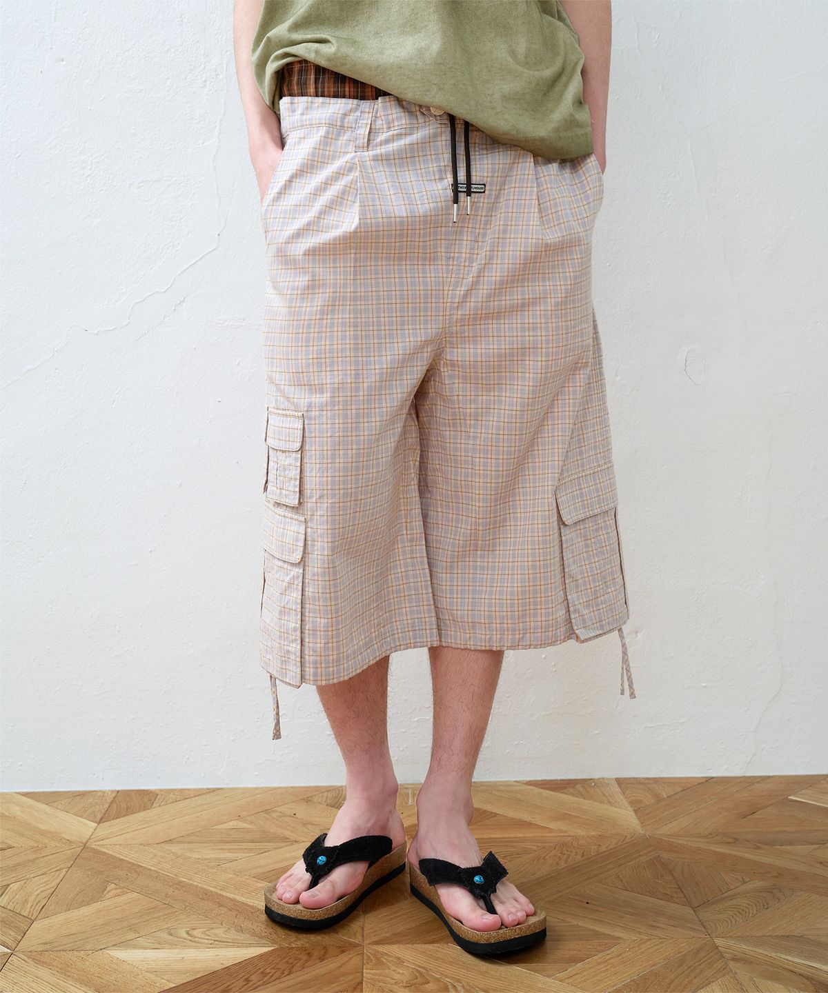 더바이닐하우스(THEVINYLHOUSE) LAYERED CHECK CARGO SHORTS CREAM