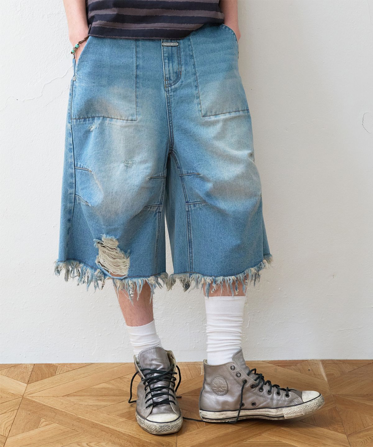 더바이닐하우스(THEVINYLHOUSE) DESTROYED DENIM SHORTS LIGHT BLUE