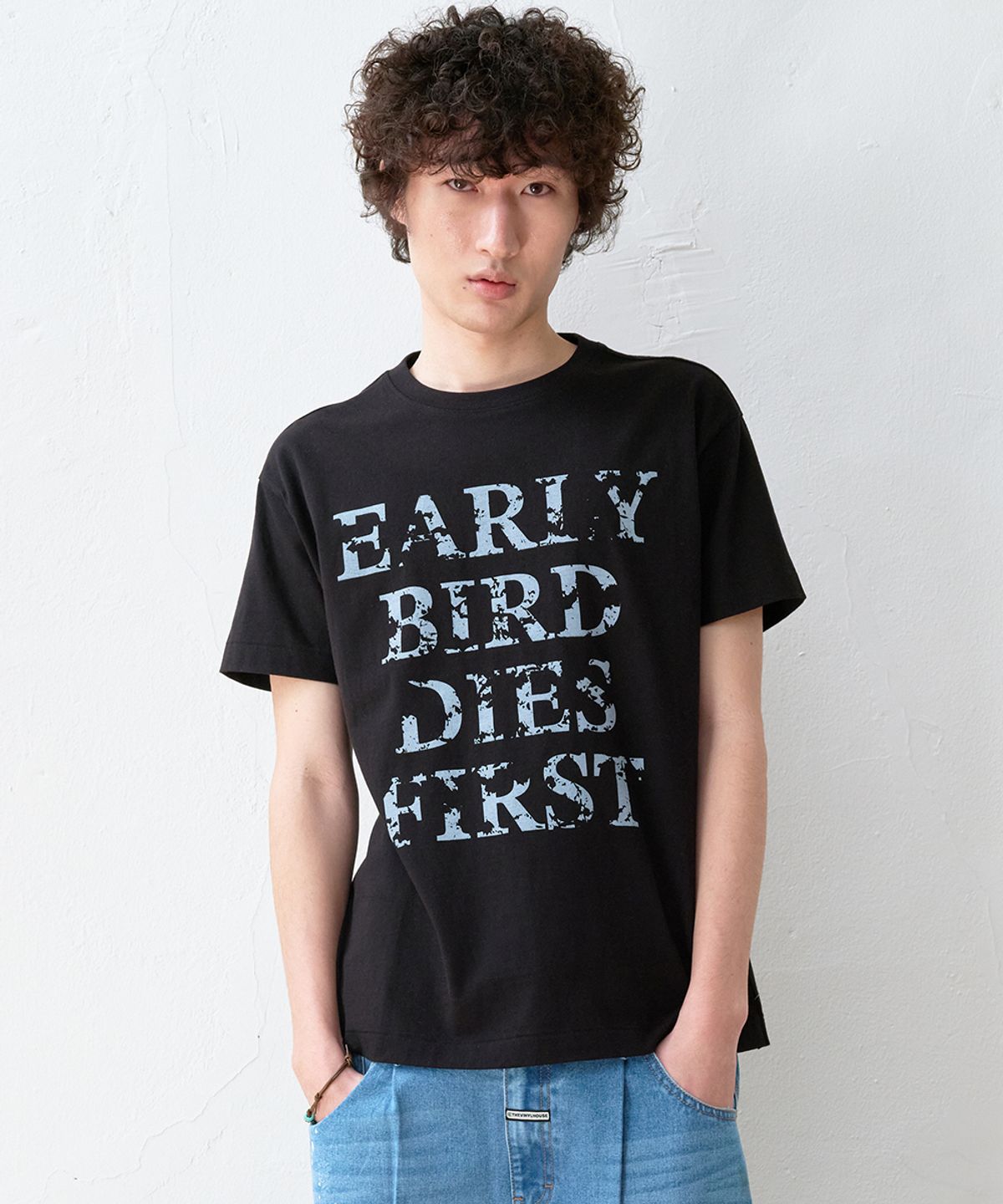 더바이닐하우스(THEVINYLHOUSE) EARLY BIRD DIES TEE BLACK