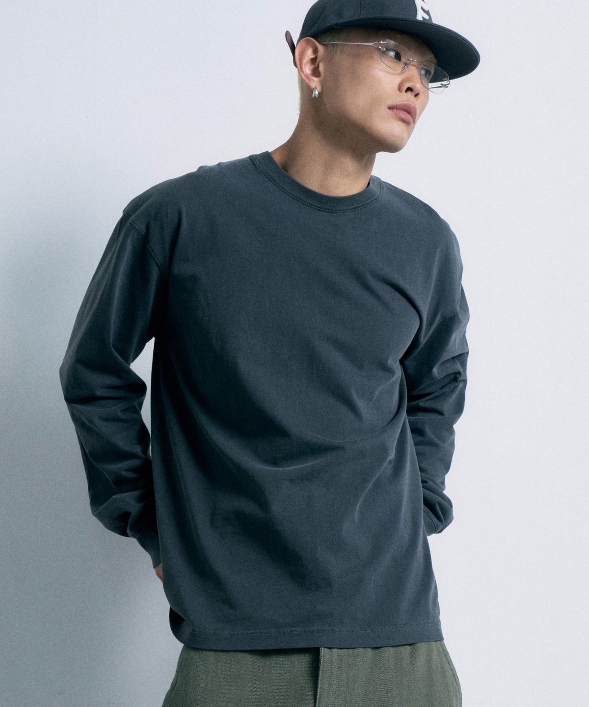 페르노브(FERNOV) 워시드 절개 롱 슬리브 차콜