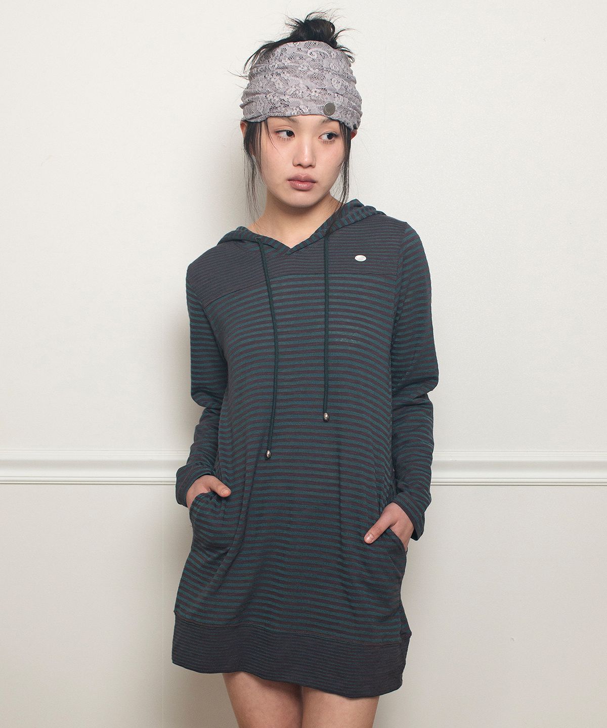 온스카(ONSKA) STRIPE HOODIE DRESS (GREEN PLUM)