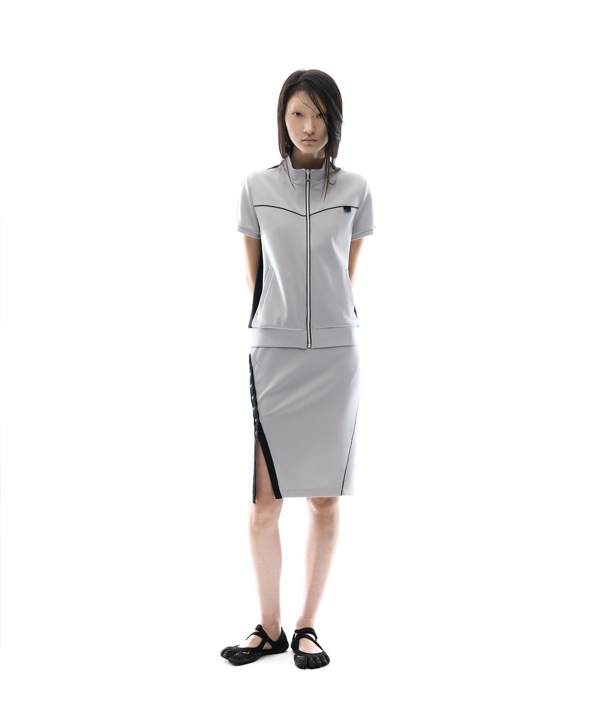 오호스(OJOS) Button Slit Track Skirt / Grey