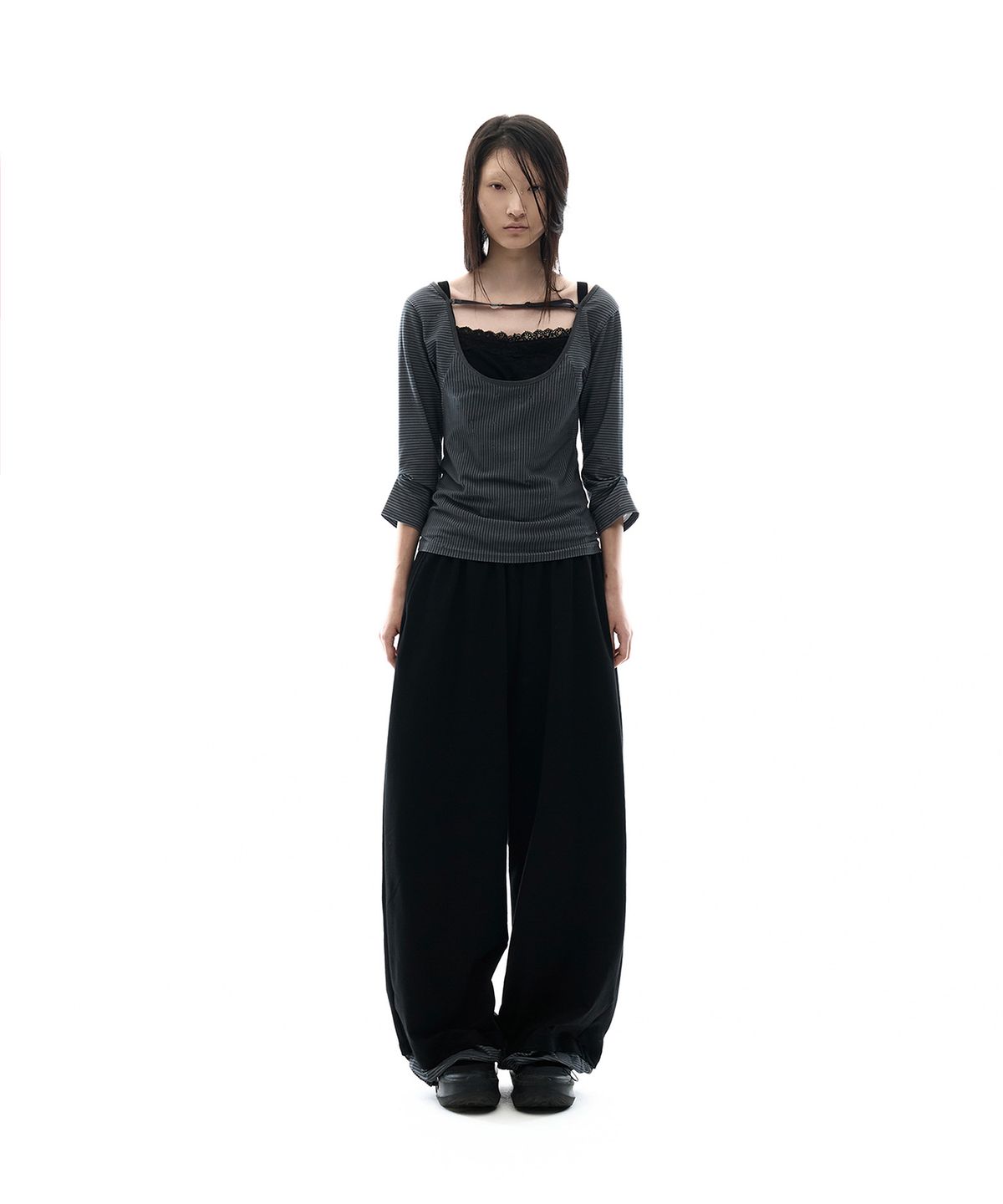 오호스(OJOS) Backless Capri Sleeves / Light Black