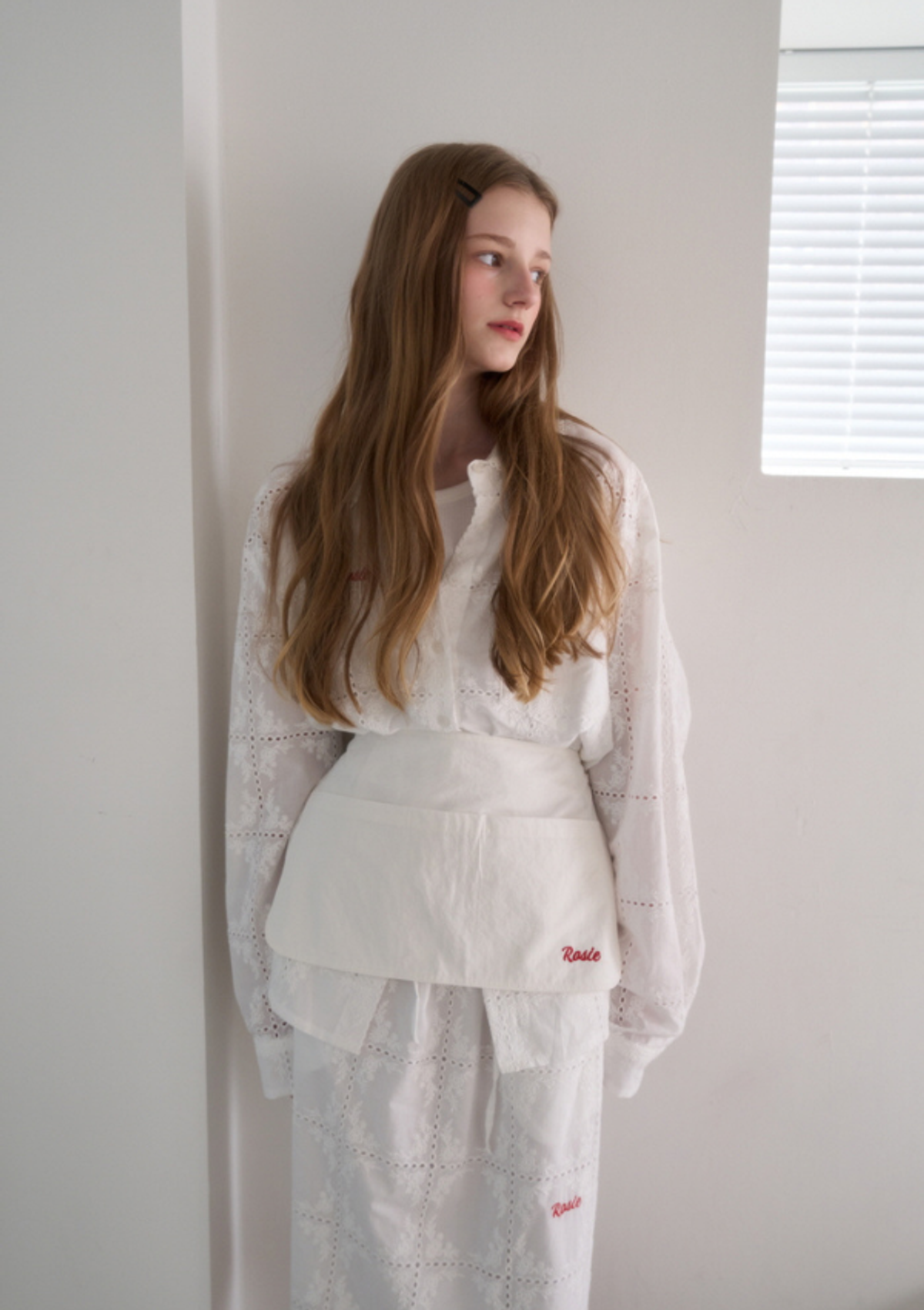 로지(ROSIE) Petal Eyelet Blouse